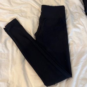 Black wonder under reversible Lulu leggings! Size 4